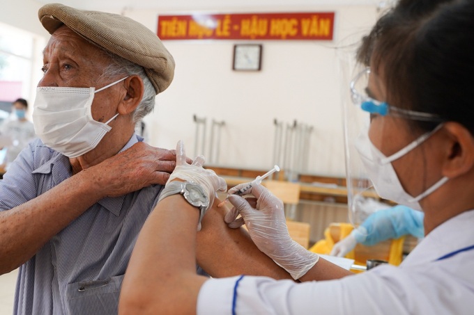 Bao lâu sau tiêm vaccine Covid-19 miễn dịch sẽ suy giảm? - 2