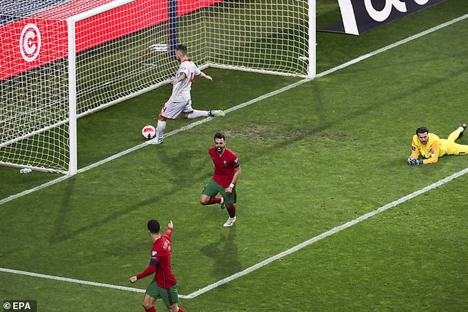 Bồ Đào Nha và Ba Lan giành vé dự World Cup 2022 - 2 Bồ Đào Nha và Ba Lan giành vé dự World Cup 2022 - 2