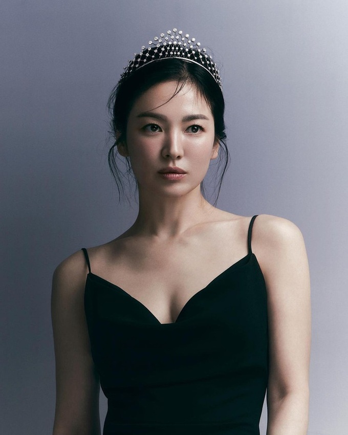 Song Hye Kyo, một trong những ngôi sao nổi tiếng nhất của Hàn Quốc, đã khiến dư luận chú ý khi đầu tư vào bất động sản tại Hà Nội. Hãy xem những hình ảnh liên quan để tìm hiểu thêm về dự án ấn tượng này.