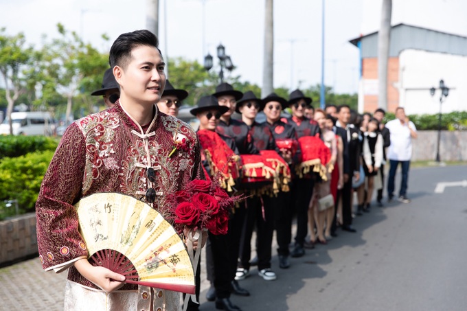 Lễ cưới diễn viên Karen Nguyễn: Chú rể gốc Hoa và dàn bê tráp chất lừ