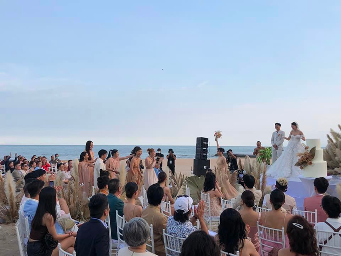 Diệu Nhi gây bão với khoảnh khắc chụp hoa cưới của Minh Hằng - 2 Diệu Nhi gây bão với khoảnh khắc chụp hoa cưới của Minh Hằng - 2