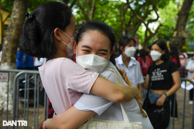 Thí sinh thi Toán, môn cuối kỳ thi vào lớp 10 không chuyên ở Hà Nội - 2