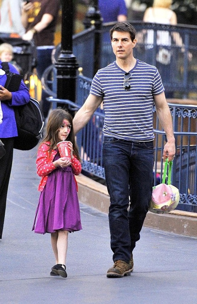 Tuổi 16 của con gái Tom Cruise: Xinh đẹp, hạnh phúc dù thiếu cha - 1