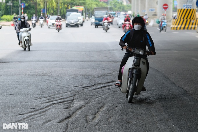 Đường dưới chân dự án Nhổn - ga Hà Nội nát sau khi được hoàn trả - 2 Đường dưới chân dự án Nhổn - ga Hà Nội nát sau khi được hoàn trả - 2