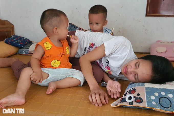 Nghẹn đắng nỗi lòng của người mẹ 2 con mắc ung thư bỏ điều trị về chờ chết - 2 Nghẹn đắng nỗi lòng của người mẹ 2 con mắc ung thư bỏ điều trị về chờ chết - 2