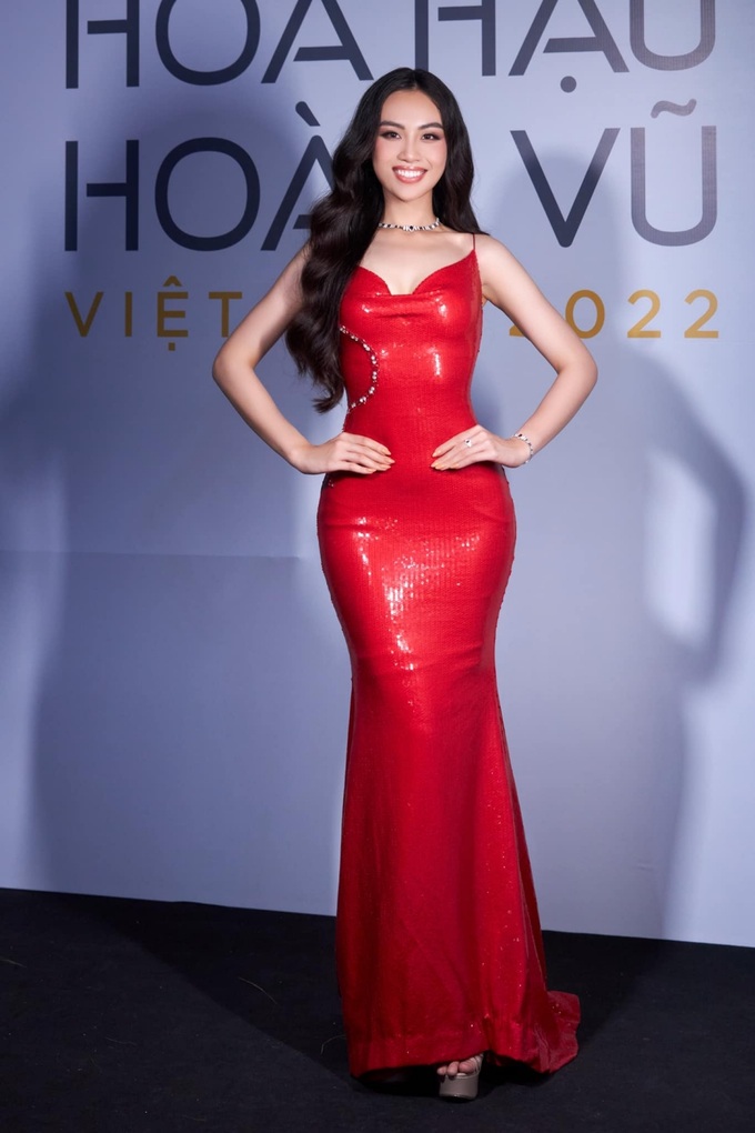 Hoa khôi Ngoại thương giảm 32kg bất ngờ tỏa sáng ở Hoa hậu Hoàn vũ Việt Nam