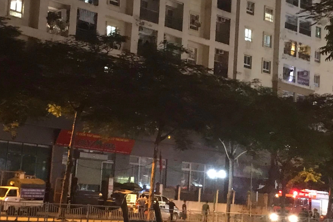 Người đàn ông 65 tuổi rơi từ tầng cao chung cư ở Hà Nội