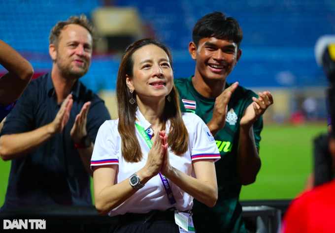 Vực dậy bóng đá Thái Lan, người đàn bà thép nhận giải thưởng cao quý - 1