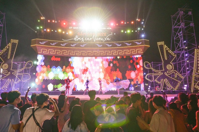 Nồng nhiệt và sâu lắng trong đêm nghệ thuật Sun Fest thứ 9 với chủ đề nhạc Bolero - 4 Nồng nhiệt và sâu lắng trong đêm nghệ thuật Sun Fest thứ 9 với chủ đề nhạc Bolero - 4