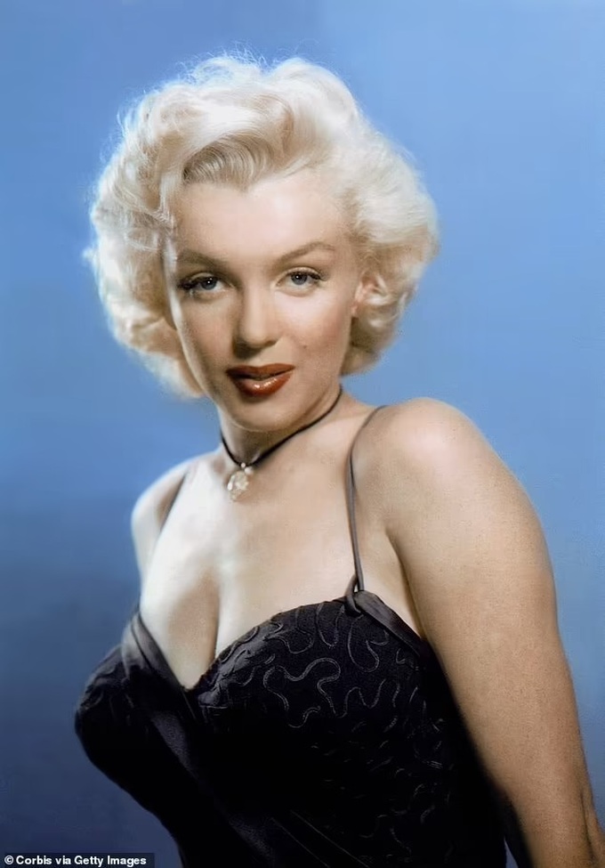 Phẫn nộ vì tạp chí bắt Marilyn Monroe sống lại để chụp ảnh thời trang