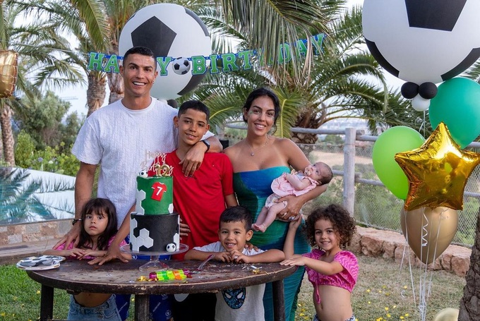 Panorama of Cristiano Ronaldo's luxurious summer vacation - 3