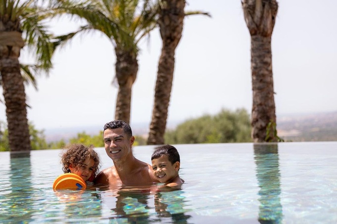 Panorama of Cristiano Ronaldo's luxurious summer vacation - 5