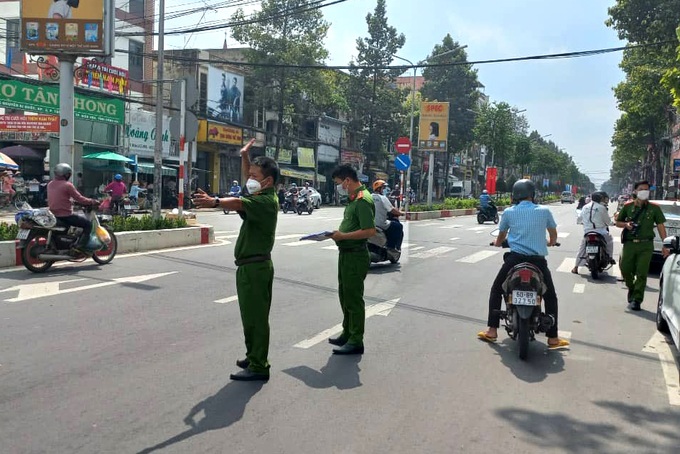 Vụ giết người giữa TP Biên Hòa: Nghi phạm nổ súng sau tiếng hô bắn đi - 2