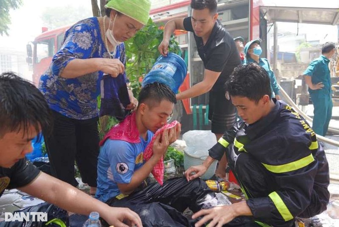 Vụ giải cứu 5 người trong đám cháy: Một nạn nhân tử vong - 2 Vụ giải cứu 5 người trong đám cháy: Một nạn nhân tử vong - 2