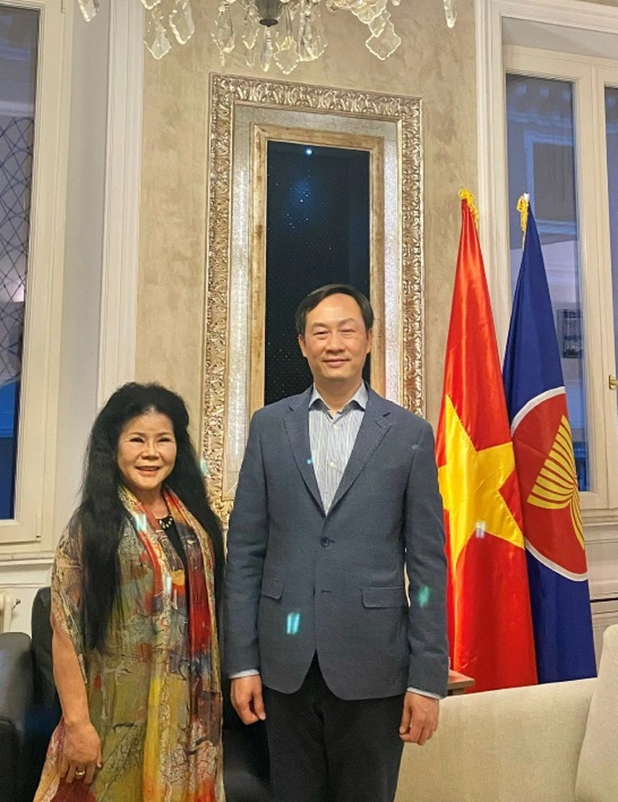 Họa sĩ Văn Dương Thành triển lãm tranh tại Italy