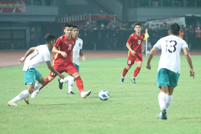 HLV Đinh Thế Nam: U19 Việt Nam bị tâm lý trước cổ động viên Indonesia - 1