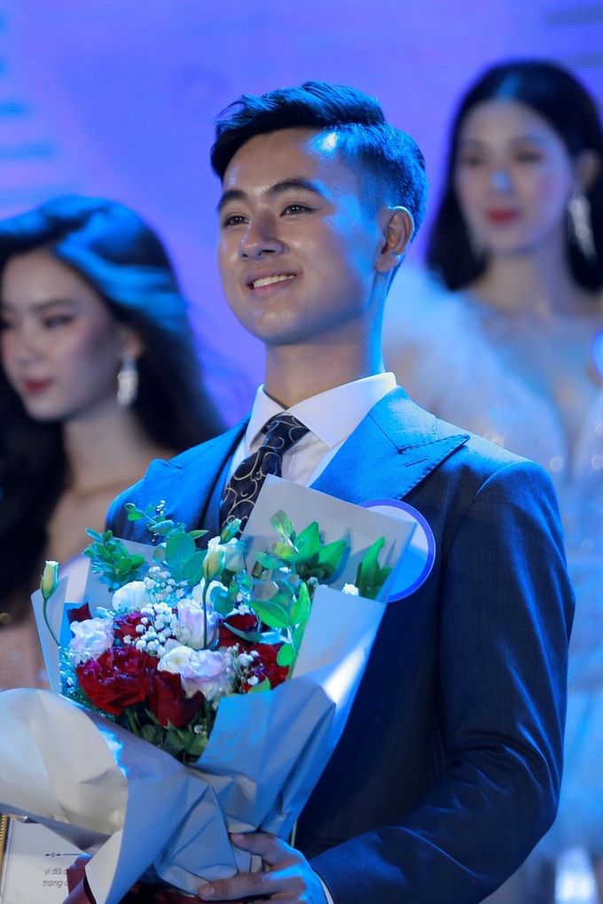 tu-mot-sach-xau-xi-tro-thanh-nam-vuong-ngoai-thuong-docx-1656835183095.jpeg