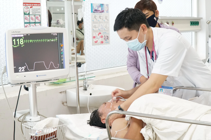 Ba người nhập viện nghi ngộ độc sau khi ăn nhộng ve sầu - 1 Ba người nhập viện nghi ngộ độc sau khi ăn nhộng ve sầu - 1