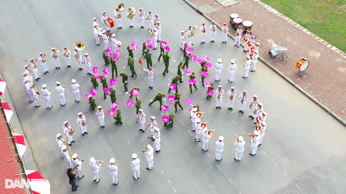 More than 400 people are about to perform the ASEAN Police Music Festival in Hanoi - 8