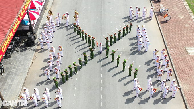 More than 400 people are about to perform the ASEAN Police Music Festival in Hanoi - 7