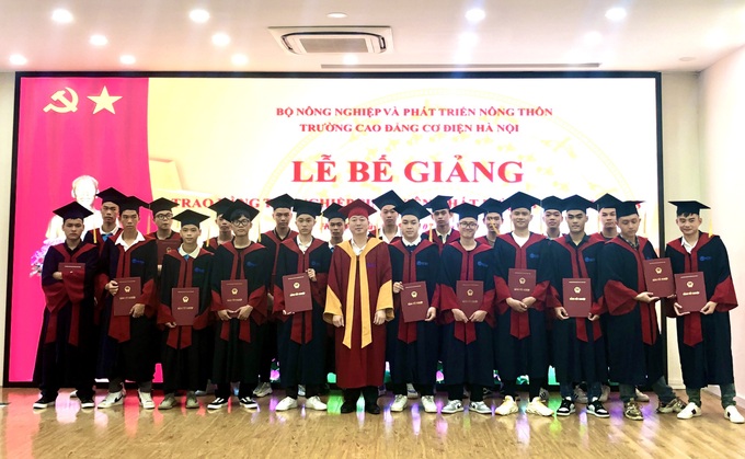 Khóa sinh viên cao đẳng nghề chất lượng cao đầu tiên tốt nghiệp - 1 Khóa sinh viên cao đẳng nghề chất lượng cao đầu tiên tốt nghiệp - 1