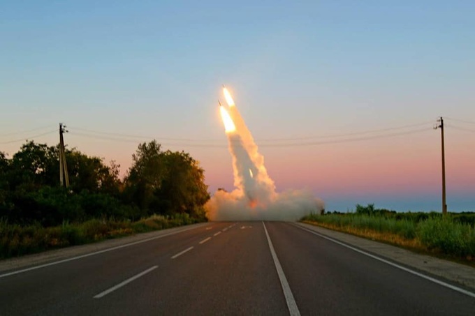 Ukraine phô diễn uy lực của hỏa thần HIMARS được Mỹ viện trợ - 2 Ukraine phô diễn uy lực của hỏa thần HIMARS được Mỹ viện trợ - 2