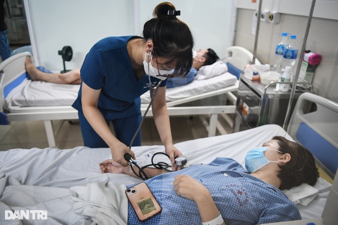 Nóng: Bệnh cúm ở Hà Nội tăng mạnh, có ca phải thở máy - 1