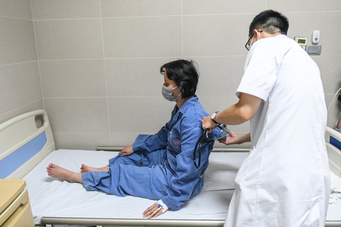 Sốt xuất huyết leo thang tại Hà Nội, có bệnh nhân viêm màng não, cô đặc máu - 2 Sốt xuất huyết leo thang tại Hà Nội, có bệnh nhân viêm màng não, cô đặc máu - 2