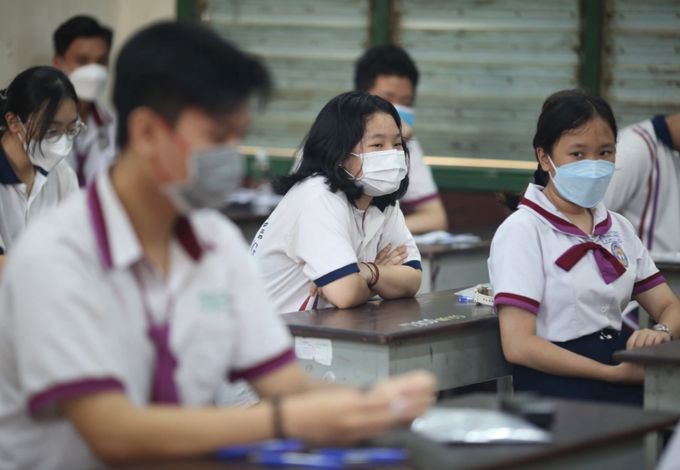 Bà chủ hàng tạp hóa nhắn con: Nhất định phải đỗ đại học!