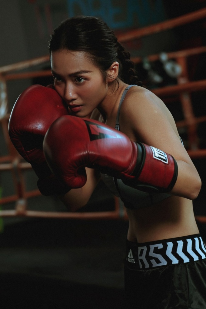 Khả Ngân tái hiện hình ảnh boxing girl 10 năm trước gây sốt