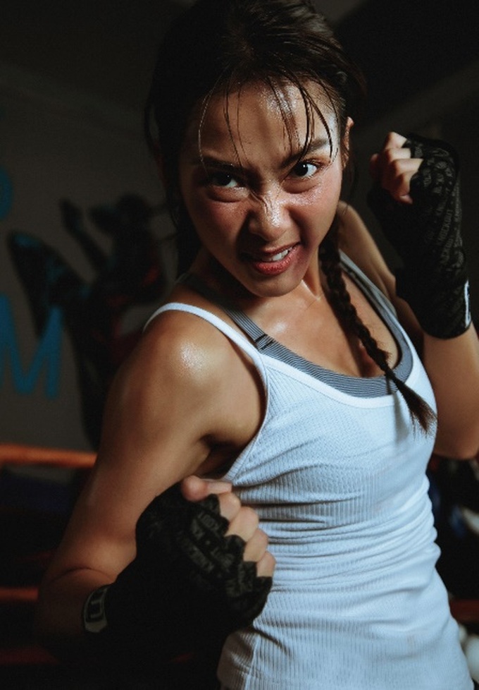 Khả Ngân tái hiện hình ảnh boxing girl 10 năm trước gây sốt - 4