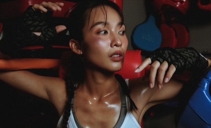 Khả Ngân tái hiện hình ảnh boxing girl 10 năm trước gây sốt