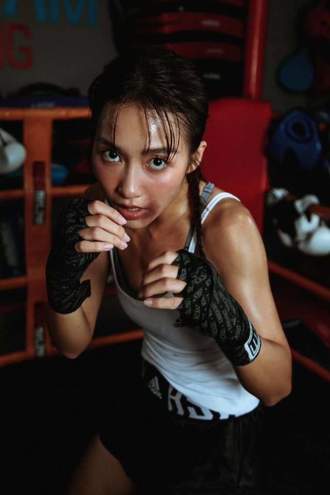 Khả Ngân tái hiện hình ảnh boxing girl 10 năm trước gây sốt