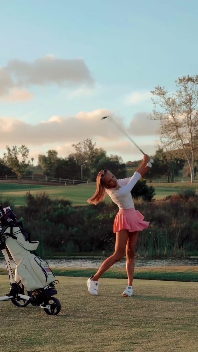 Nhan sắc nữ thần làng golf thế hệ mới Claire Hogle - 5