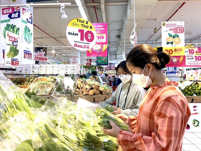 Sinh viên phải làm thêm ngày 10 tiếng, hạ cấp chỗ ở vì bão giá chưa hồi kết