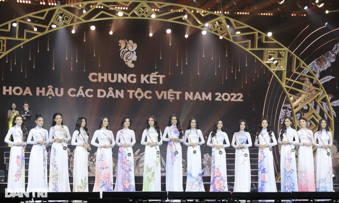 Nông Thúy Hằng đăng quang Hoa hậu các Dân tộc Việt Nam 2022