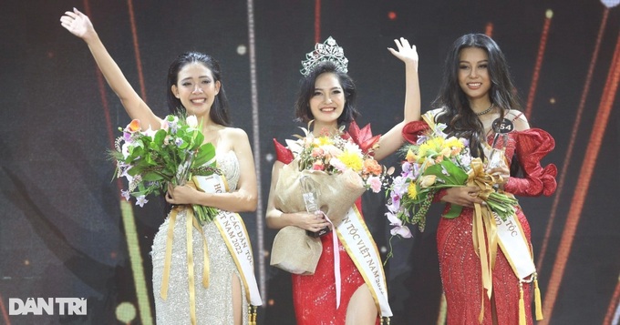 Nông Thúy Hằng đăng quang Hoa hậu các Dân tộc Việt Nam 2022