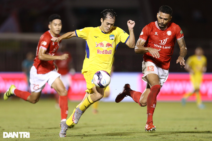 HLV Kiatisuk chưa vội nói về cuộc đua vô địch V-League của HA Gia Lai - 2