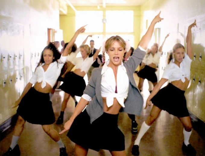Nghe Britney Spears hát Baby One More Time theo phong cách a capella