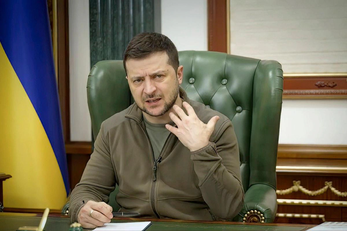 Tổng thống Ukraine Volodymyr Zelensky trong một cuộc họp (Ảnh: AP).jpeg