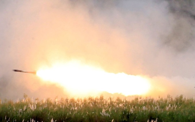 Nga tấn công kho tên lửa Ukraine, phá hủy 70 rocket HIMARS - 1