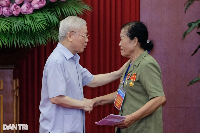 Tổng Bí thư: Hãy sống sao cho xứng với những người đã hy sinh vì Tổ quốc! - 5 Tổng Bí thư: Hãy sống sao cho xứng với những người đã hy sinh vì Tổ quốc! - 5