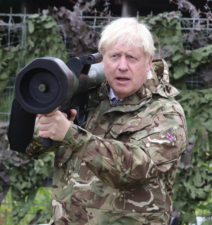 Thủ tướng Anh tập ném lựu đạn, tham gia huấn luyện với binh sĩ Ukraine - 2