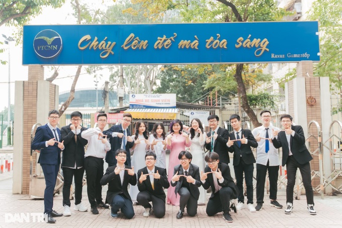 Một lớp học ở Hà Nội có 2 thủ khoa khối A1 -  B toàn quốc - 1