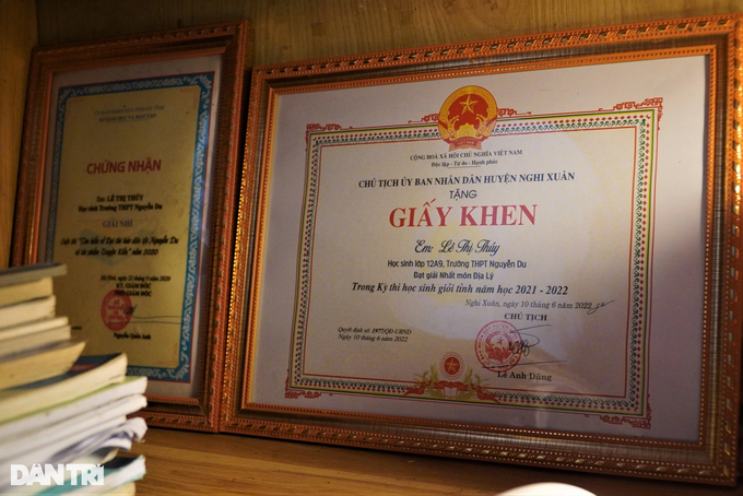 Chông chênh đường đến giảng đường của nữ sinh đạt 28,75 điểm khối C00