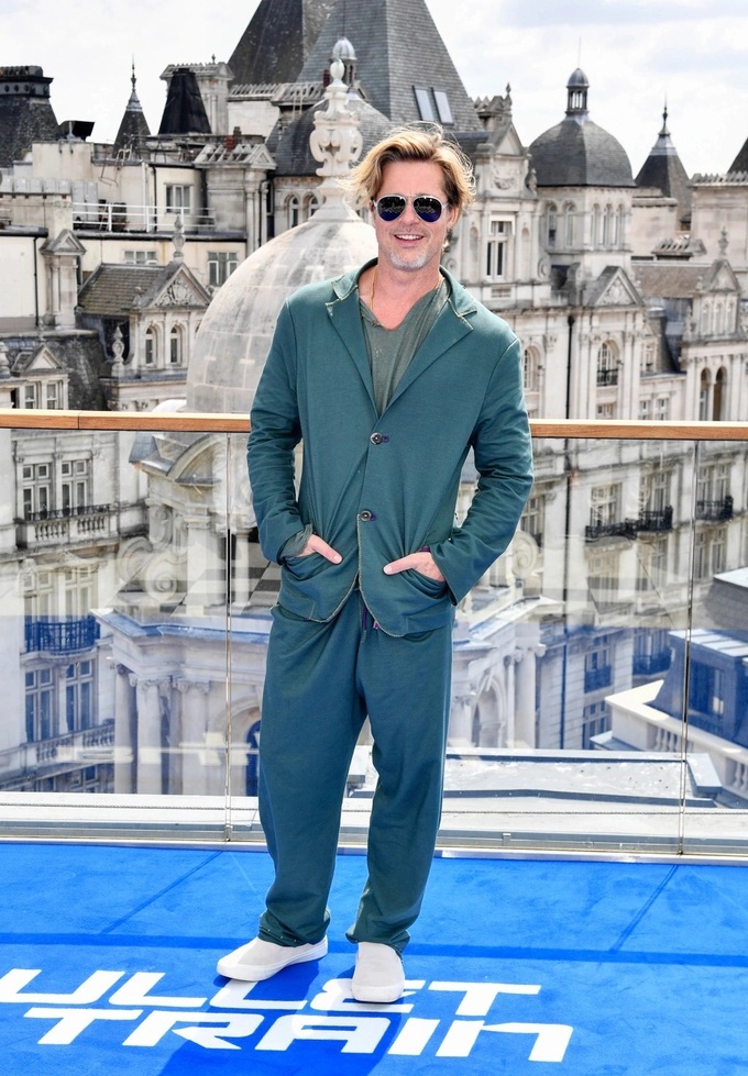 Brad Pitt trẻ ra bất thường, sẵn sàng... hẹn hò trở lại