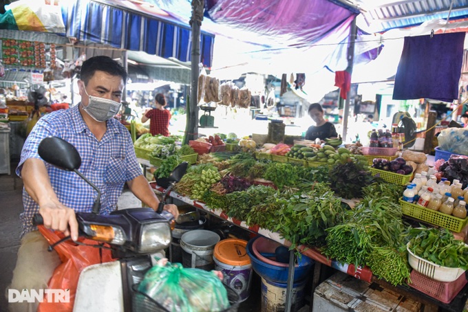 Không giảm theo giá xăng, nhiều thực phẩm rau xanh, thịt cá vẫn 