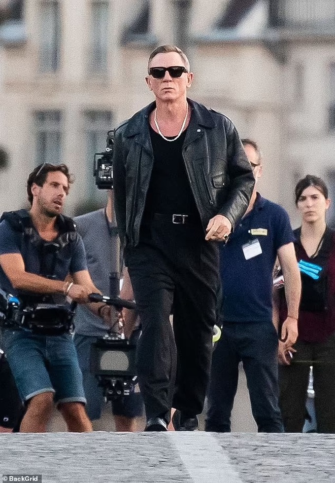 Điệp viên 007 Daniel Craig lột xác ngoạn mục sau khi... về hưu