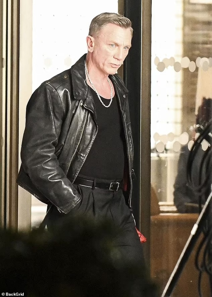 Điệp viên 007 Daniel Craig lột xác ngoạn mục sau khi... về hưu