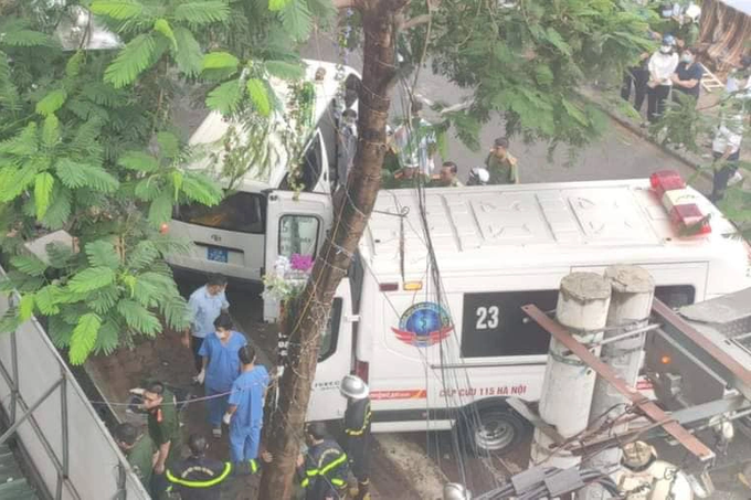 Three policemen died fighting karaoke bar fire in Hanoi - 5